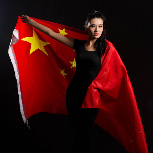 Trương Thị May tạo dáng cùng quốc kỳ - 11