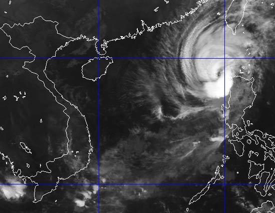 Gần 75.000 tàu thuyền tránh bão số 12 - 1