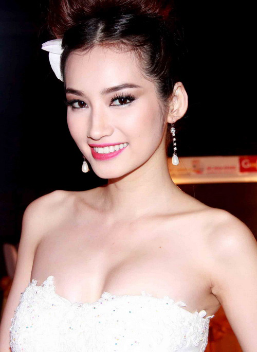 Anh Thư làm cô dâu kiêu kỳ - 12