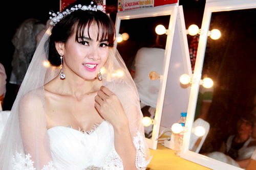Anh Thư làm cô dâu kiêu kỳ - 4