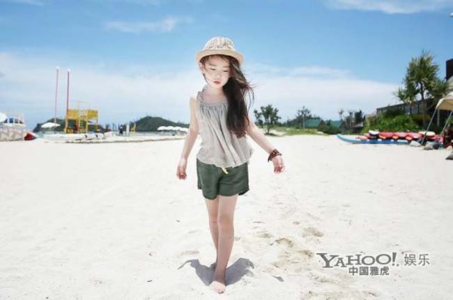 Ở Hàn Quốc, Wonhee cũng rất 'đắt show' chụp mẫu và thời trang. Cô bé hiện đang làm người mẫu ảnh cho một website bán hàng trẻ em online.

