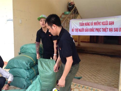 Minh Hằng diện mốt “không quần” đi siêu xe - 5