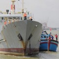 Tin tức - Hải quân cứu tàu ngư dân gặp nạn ở Trường Sa