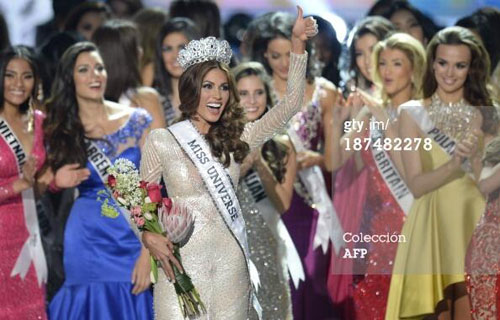 Trương Thị May rạng rỡ mừng tân Hoa hậu - 2