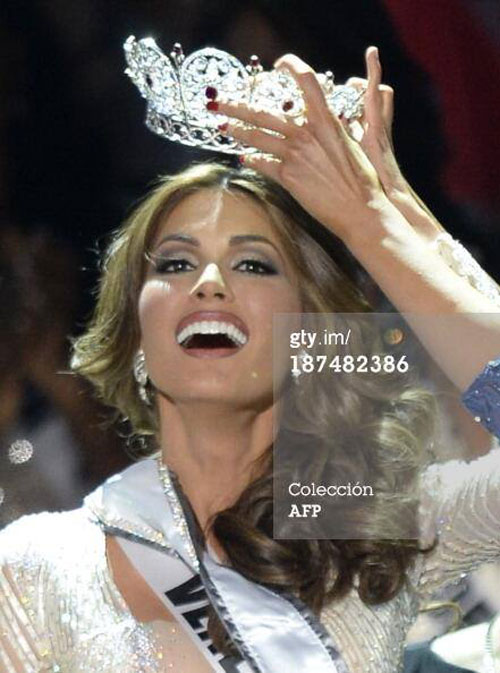 Trương Thị May rạng rỡ mừng tân Hoa hậu - 7