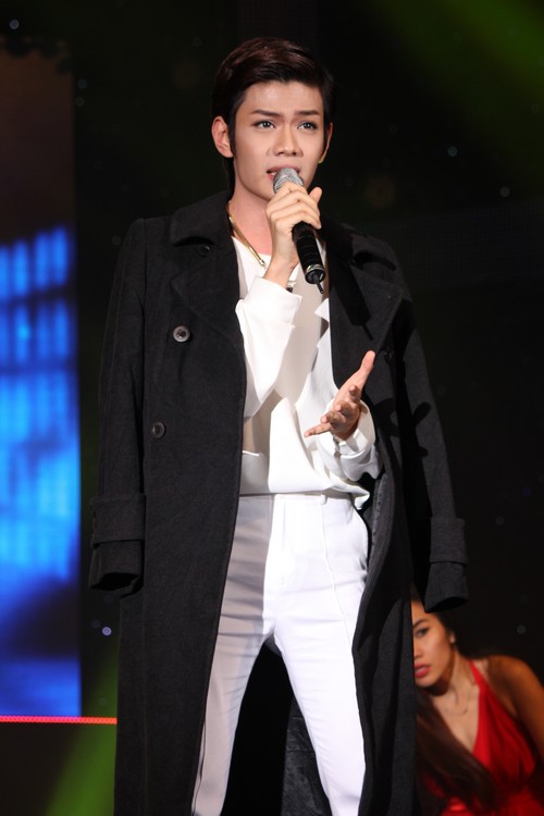 Mỹ Tâm gây quot;náo loạnquot; sân khấu - 6