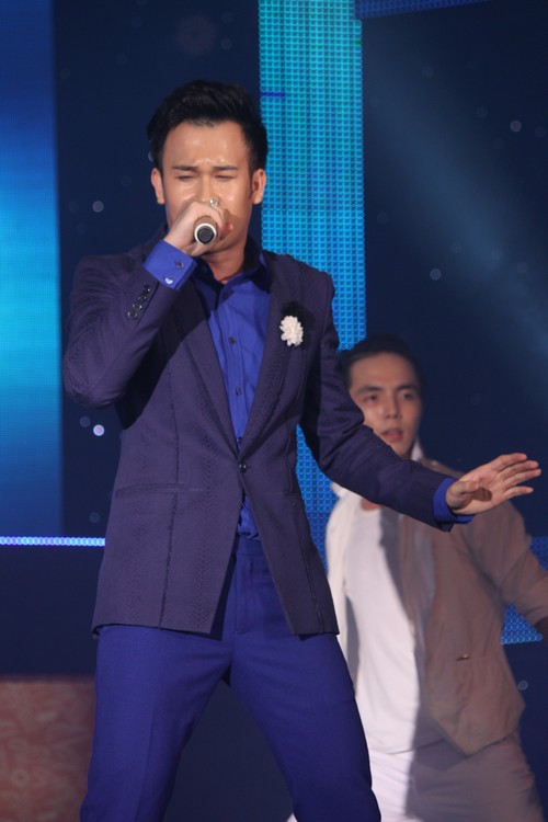 Mỹ Tâm gây quot;náo loạnquot; sân khấu - 9