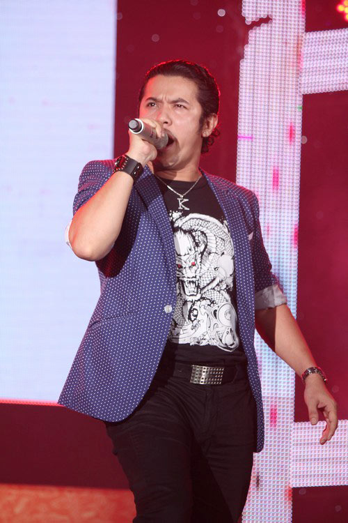 Mỹ Tâm gây quot;náo loạnquot; sân khấu - 11