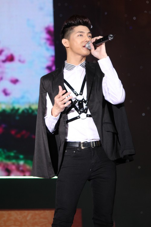 Mỹ Tâm gây quot;náo loạnquot; sân khấu - 15