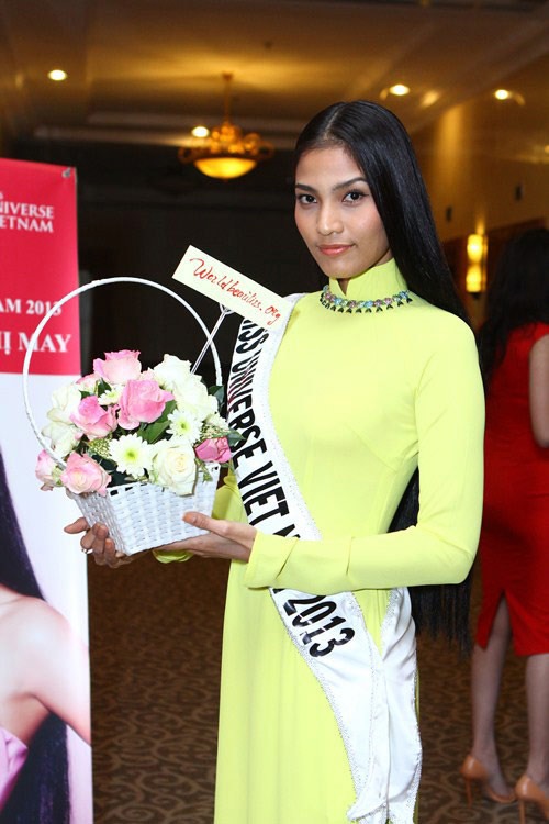 Sự lột xác của Trương Thị May tại HHHV 2013 - 2