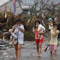Philippines: Ngạt thở vì tử thi bốc mùi sau bão Haiyan