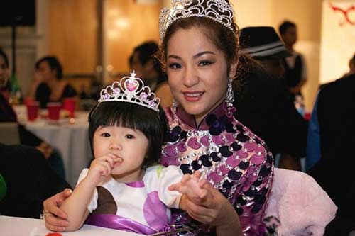 Con gái siêu dễ thương của danh hài Thúy Nga - 2