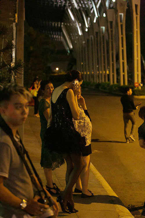 Hoàng Yến đi taxi sau vụ lật xe kinh hoàng - 1