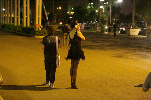 Hoàng Yến đi taxi sau vụ lật xe kinh hoàng - 3