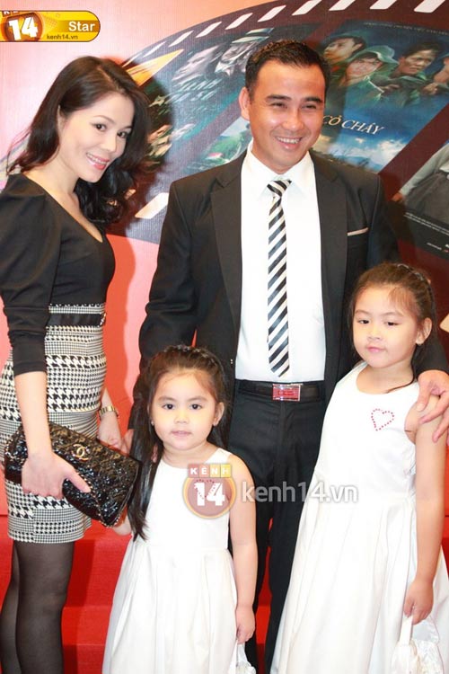 Mặc đồ đôi ấn tượng như gia đình sao Việt - 13