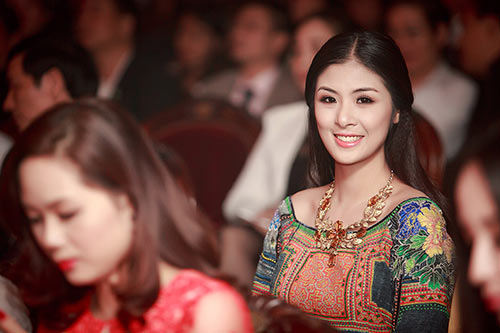 Mai Phương Thúy, Tú Anh nổi bật giữa dàn người đẹp - 4
