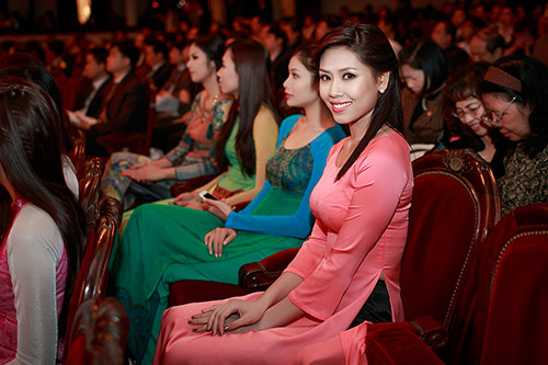 Mai Phương Thúy, Tú Anh nổi bật giữa dàn người đẹp - 3