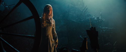 Angelina Jolie đẹp lạnh lùng trong Maleficent - 8