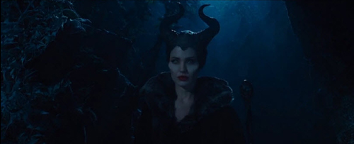 Angelina Jolie đẹp lạnh lùng trong Maleficent - 4