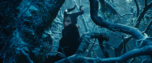 Angelina Jolie đẹp lạnh lùng trong Maleficent - 5