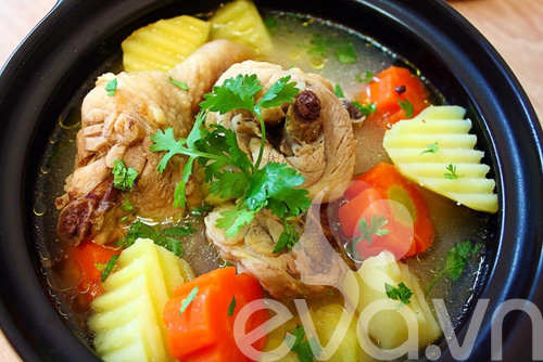 Canh gà hầm khoai tây nóng bỏng lưỡi - 8