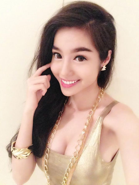 Phi Thanh Vân khoe chân thon dài - 4