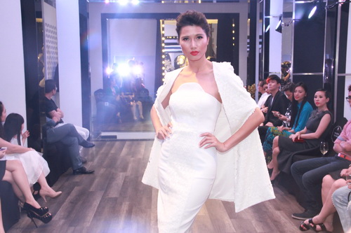 Trang Trần hút hồn với váy xẻ ngực sâu - 12