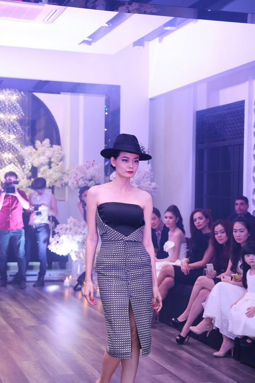 Trang Trần hút hồn với váy xẻ ngực sâu - 17