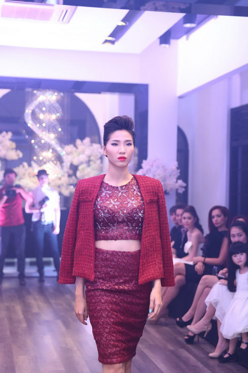 Trang Trần hút hồn với váy xẻ ngực sâu - 13