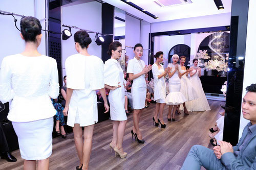 Trang Trần hút hồn với váy xẻ ngực sâu - 20