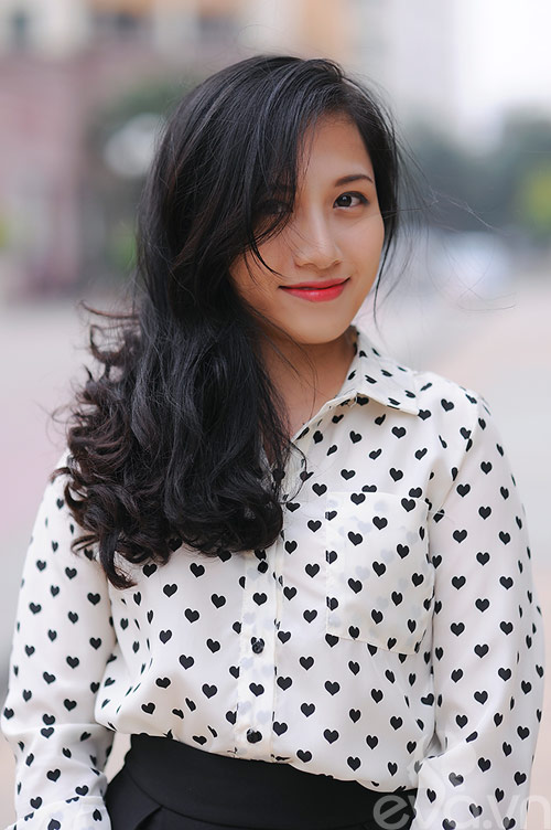 Eva đẹp: Cô giáo 9X được khen quot;Bạch Tuyếtquot; - 1