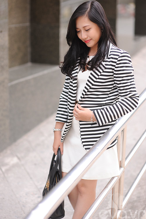 Eva đẹp: Cô giáo 9X được khen quot;Bạch Tuyếtquot; - 15