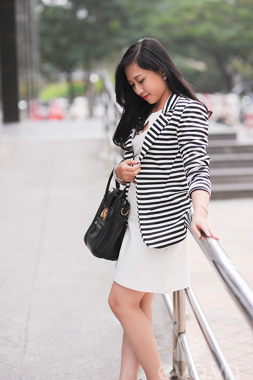 Eva đẹp: Cô giáo 9X được khen quot;Bạch Tuyếtquot; - 16