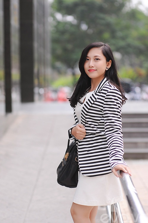 Eva đẹp: Cô giáo 9X được khen quot;Bạch Tuyếtquot; - 18