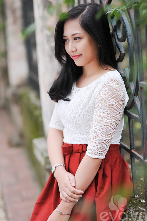 Eva đẹp: Cô giáo 9X được khen quot;Bạch Tuyếtquot; - 6