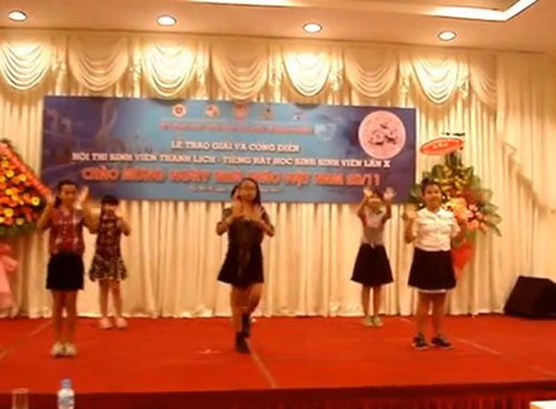 Phương Mỹ Chi nhảy nhạc T-ara mừng thầy cô - 3