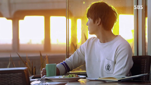 Lục tủ đồ hàng hiệu của thiếu gia Kim Tan - 1