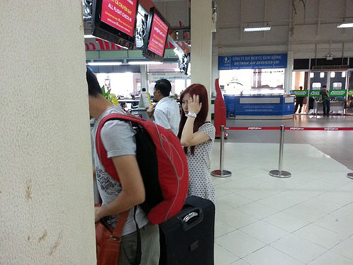 Hương Tràm xuất hiện buồn hiu ở sân bay - 5