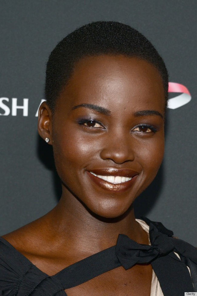 Son màu nâu đồng là hoàn hảo nhất với làn da của Lupita Nyong’o.
