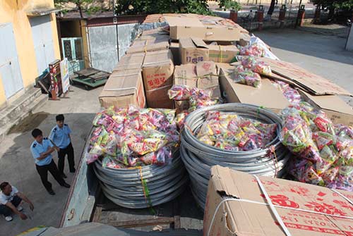 Bắt giữ 2 tạ bim bim TQ không hạn sử dụng - 1
