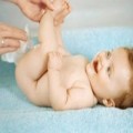 Làm mẹ - Chẳng dại dùng giấy ướt lau mông con