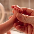 Tin tức - Bé sơ sinh bật khóc khi chuẩn bị hỏa táng