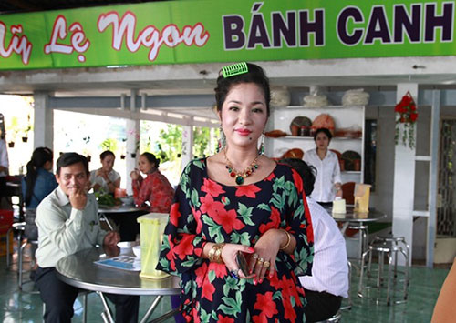 Thúy Nga bán bánh canh nuôi Phương Mỹ Chi ăn học - 1