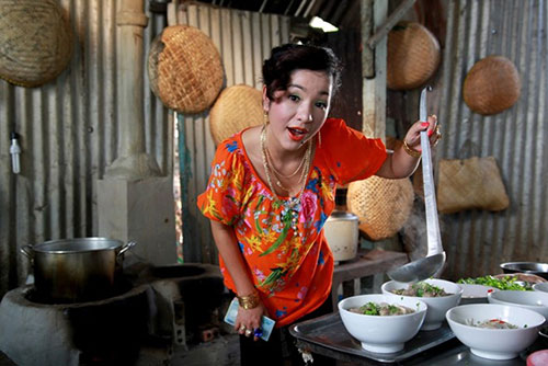 Thúy Nga bán bánh canh nuôi Phương Mỹ Chi ăn học - 2