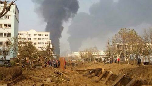 Trung Quốc: Nổ đường ống dẫn dầu, 22 người chết - 1