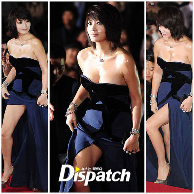 Ở tuổi 43, Kim Hye Soo sở hữu vẻ đẹp quyến rũ vượt thời gian.
