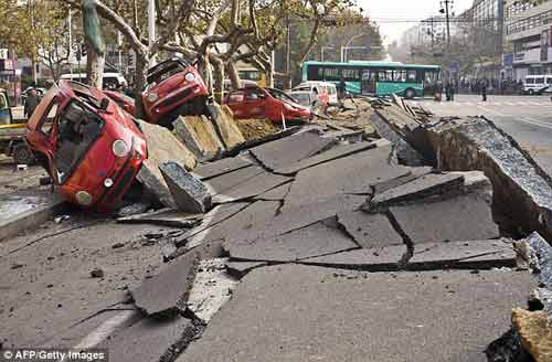 Cận cảnh nổ đường ống dẫn dầu kinh hoàng tại TQ - 12