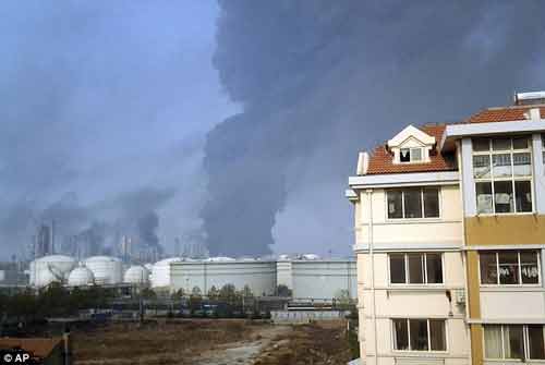 Cận cảnh nổ đường ống dẫn dầu kinh hoàng tại TQ - 14