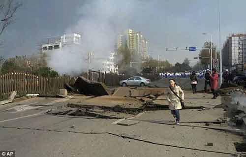 Cận cảnh nổ đường ống dẫn dầu kinh hoàng tại TQ - 15