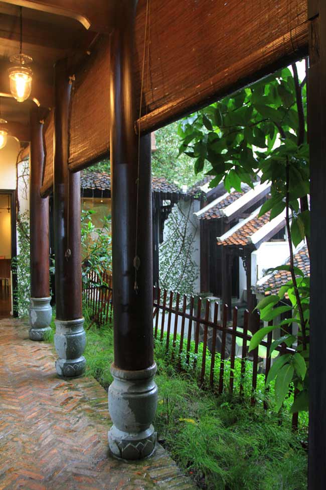 Khu vườn là điểm nhấn của căn nhà, là một phần quan trọng trong đời sống tinh thần của người nghệ sĩ, nơi ca sĩ Hồng Nhung tìm về sau mỗi buổi diễn.
